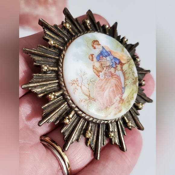 Vintage fragonard art 60's Victorian porcelain courting couple brooch pin pearls - Picture 10 of 10